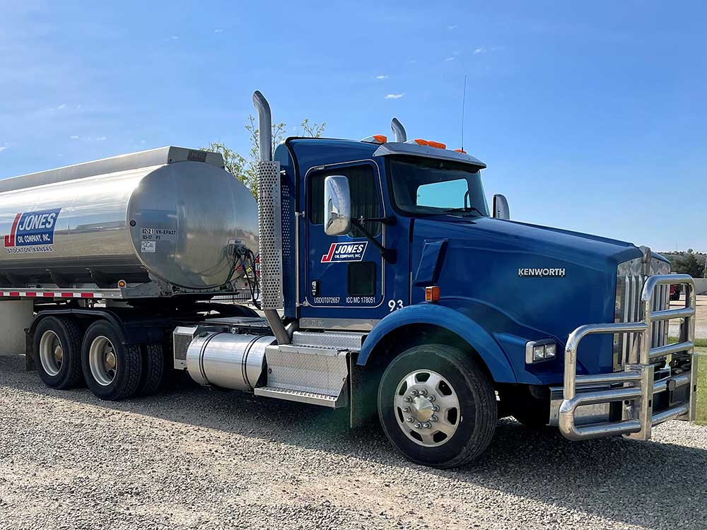 Stockton, Kansas - Jones Oil Transportation Services - Propane Products - truck photo
